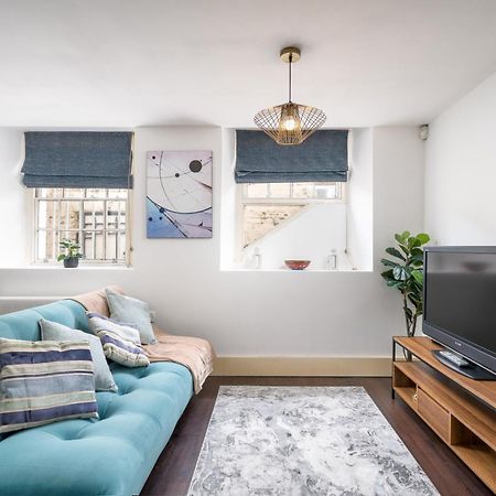 Riverside 1 Bed Basement Flat Near Hampton Court Palace East Molesey Exterior photo
