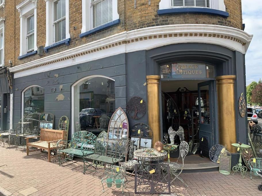 Riverside 1 Bed Basement Flat Near Hampton Court Palace East Molesey Exterior photo