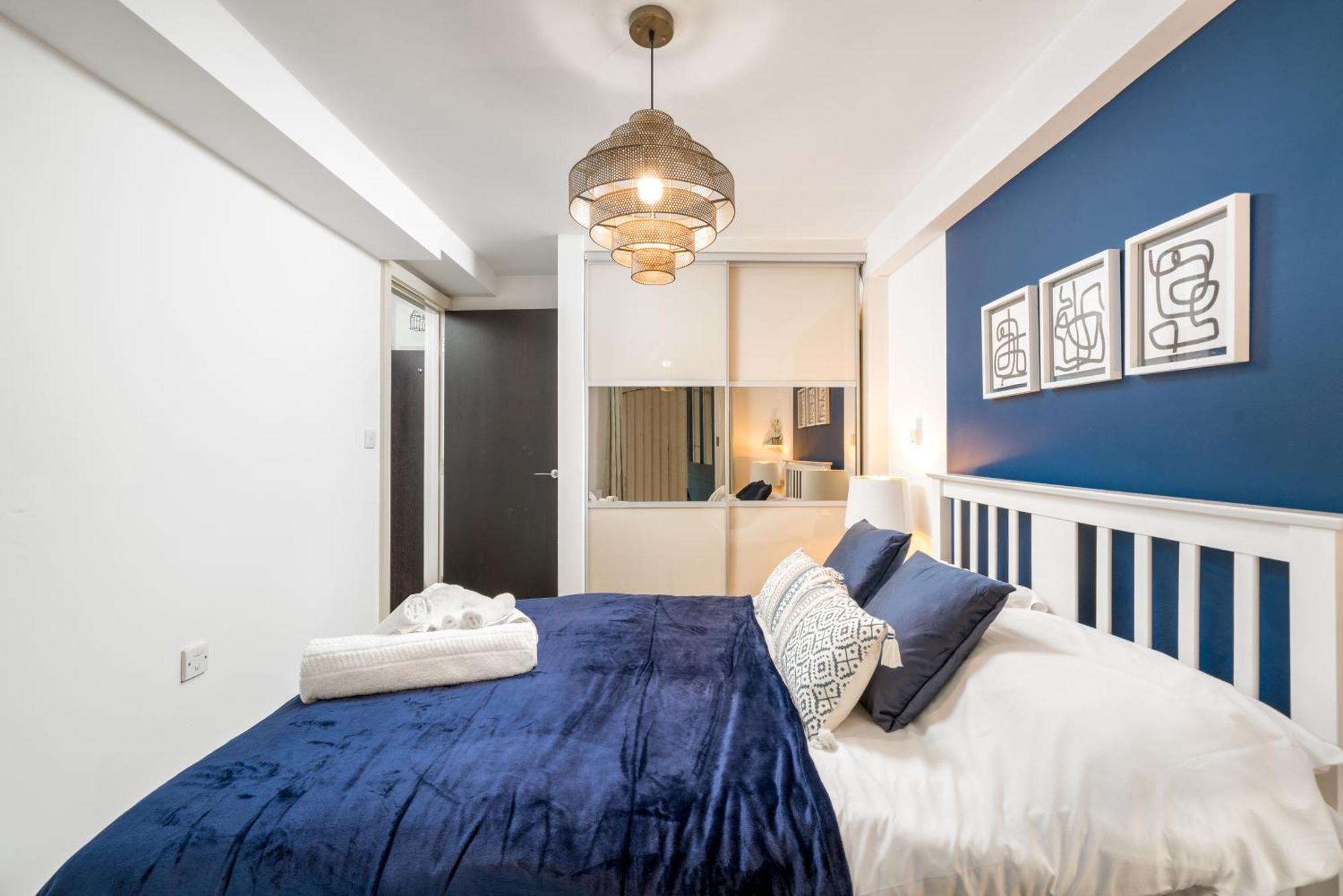 Riverside 1 Bed Basement Flat Near Hampton Court Palace East Molesey Exterior photo