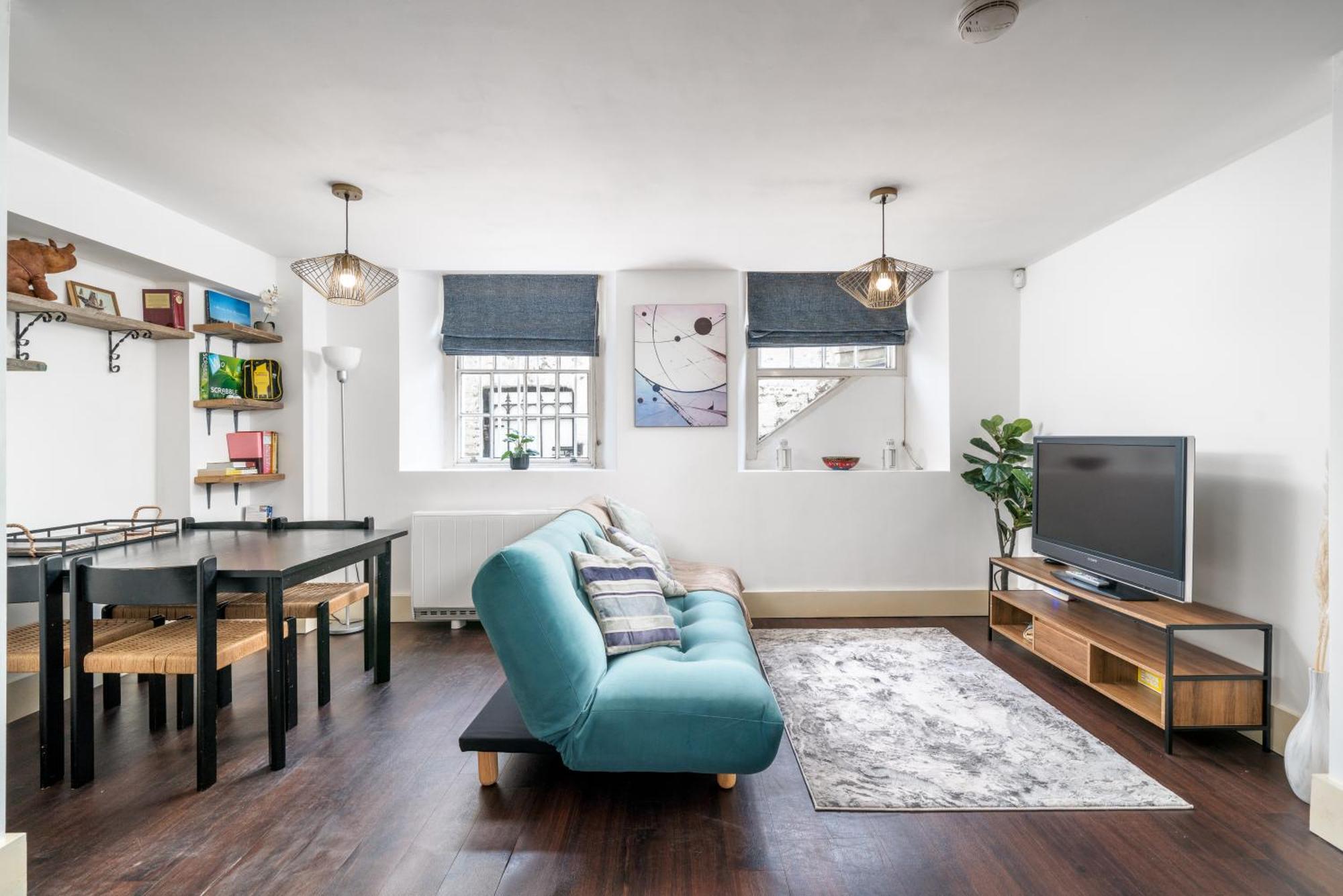 Riverside 1 Bed Basement Flat Near Hampton Court Palace East Molesey Exterior photo